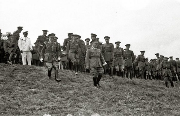 Francisco Franco and other military commanders attending a field exercise. By Vicente Martín – CC BY-SA 3.0