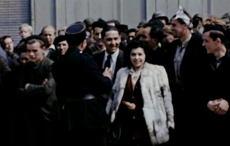 Adoring crowds of French citizens gathered round to thank their allied liberators. Public Domain / mediadrumworld.com