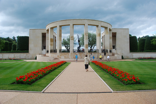 Memorial at the American military cemetery in Normandy, France. Casper Moller – CC-BY 2.0