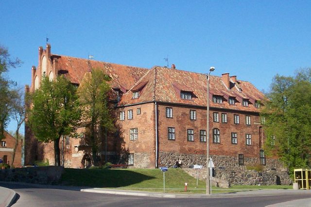 Kętrzyn Castle, the old castle in the town where Scharff was born. Serdelll – CC BY-SA 3.0
