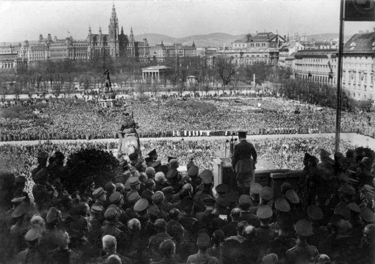 Hitler announces the Anschluss on the Heldenplatz, Vienna, 15 March 1938. Photo:Bundesarchiv, Bild 183-1987-0922-500 / CC-BY-SA 3.0.