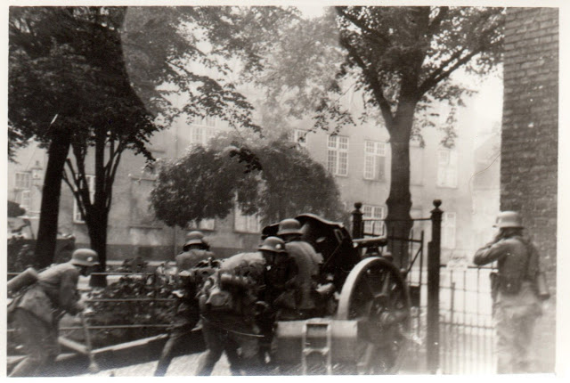 The German 105mm Howitzer opens fire on the Post Office