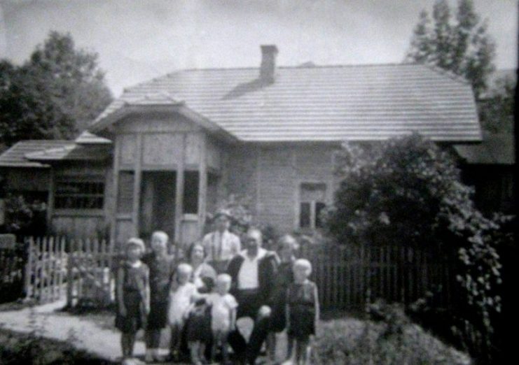 The Król family of Polish Righteous west of Nowy Sącz Ghetto hid Jewish friends in the attic for three years. In close proximity, the Germans carried out mass executions of civilians.
