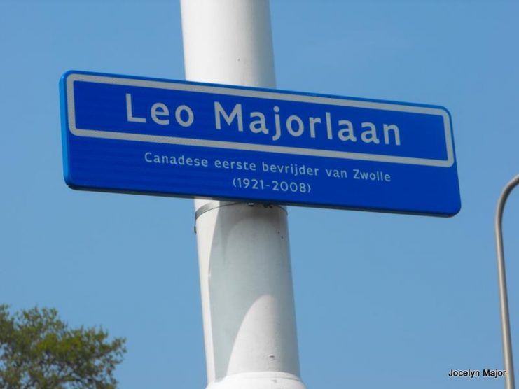 Leo Majorlaan (Léo Major Lane) street sign in the Dutch city of Zwolle. The text reads: Canadian first liberator of Zwolle (1921–2008).  Jmajor / CC-BY-SA 3.0