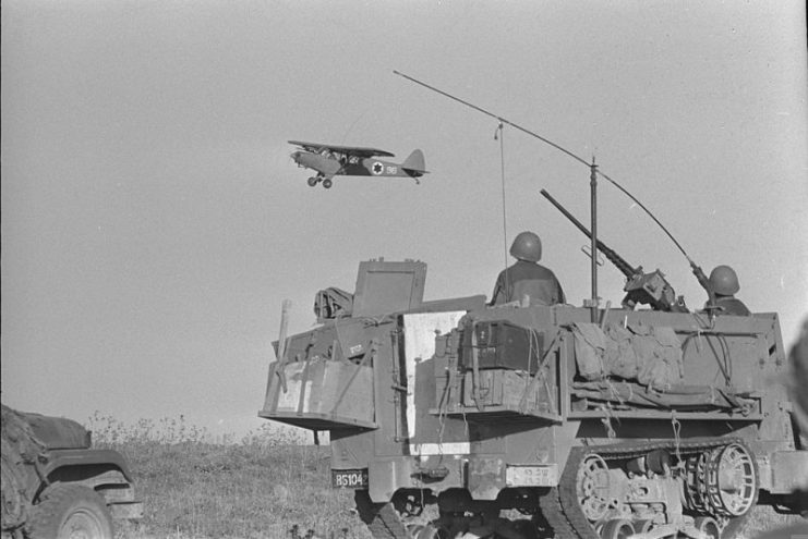 Israeli observation plane over-flying Israeli units advancing on the Golan plateau. Government Press Office (Israel) – CC BY-SA 4.0