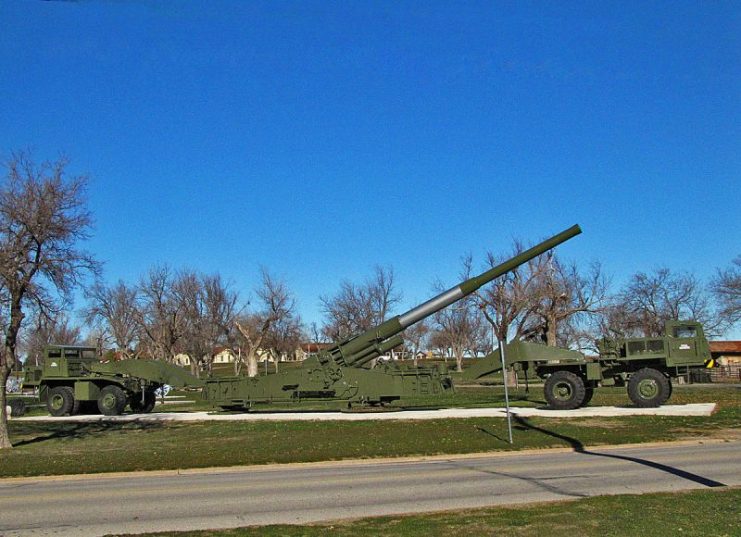 The recently restored original “Atomic Annie” and it’s two transport vehicles located near the Fort Sill Artillery Museum, Oklahoma. Photo: duggar11 / Flickr / CC-BY-SA 2.0