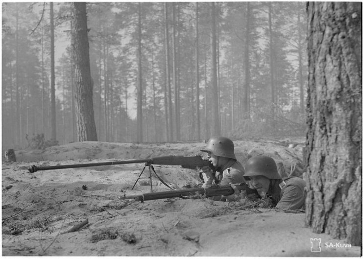 Finnish AT-rifle team with Wz. 35 anti-tank rifle. Photo: SA-Kuva.