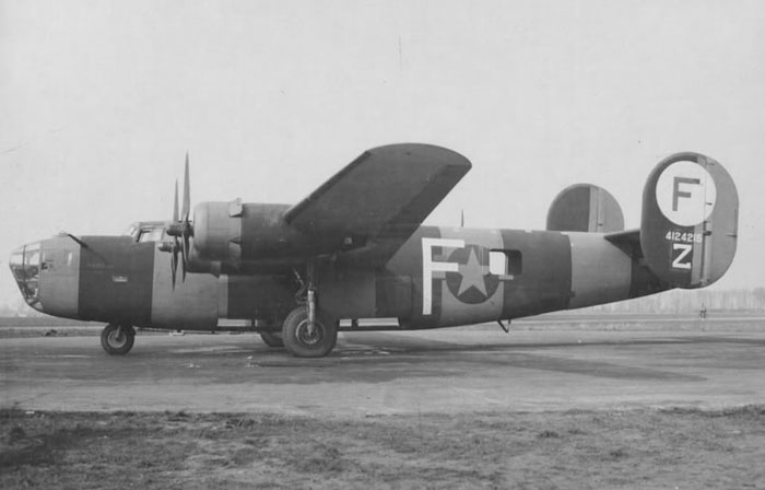 Lucky Gordon, with the 703rd Bombardment Squadron, helped to assemble formations for the 445th Bombardment Group, flying from RAF Tibenham in Norfolk.