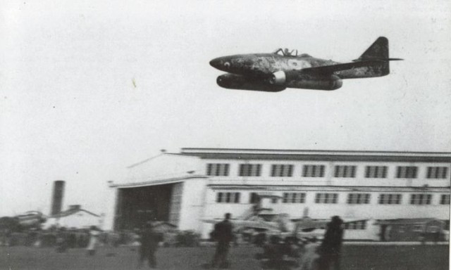 Messerschmitt Me-262 flying low
