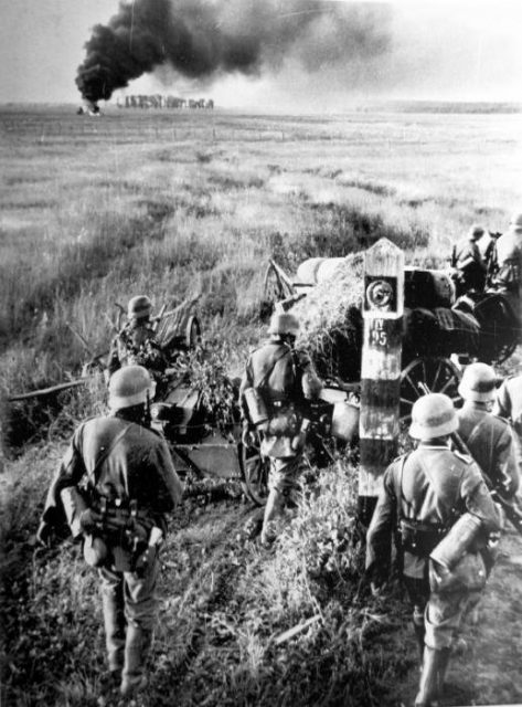German troops invade the territory of the USSR.