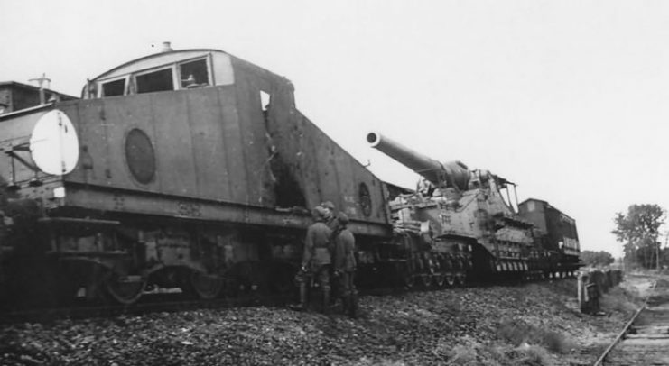 274 mm Mle 1917 railway gun and locomotive