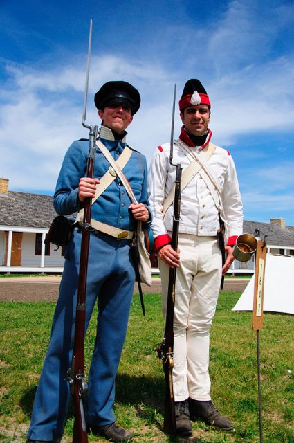 Reconstruction of an American and a Mexican Infantry soldier’s (from left to right) uniform during the Mexican–American War. Photo: DevonTT / Flicrk / CC-BY-SA 2.0