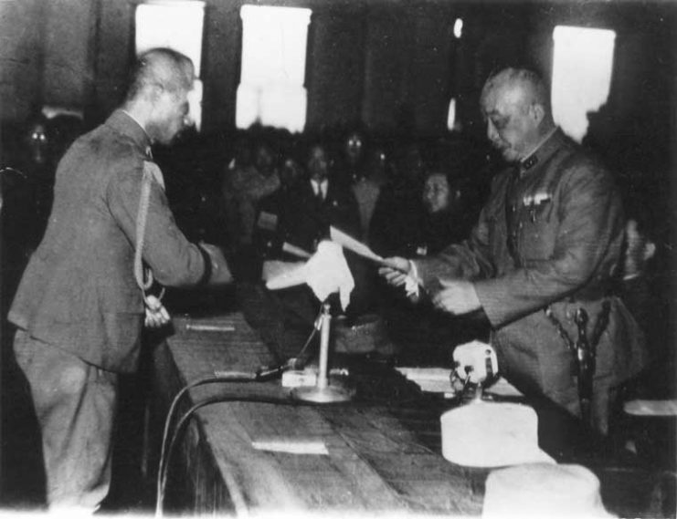 Chen Yi (right) accepting the receipt of Order No. 1 signed by Rikichi Andō (left), the last Japanese Governor-General of Taiwan, in Taipei City Hall