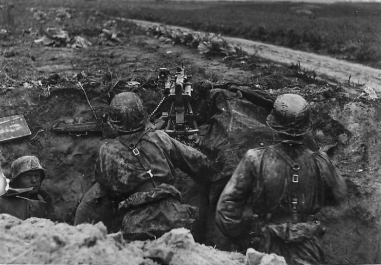 Waffen SS troops with MG34