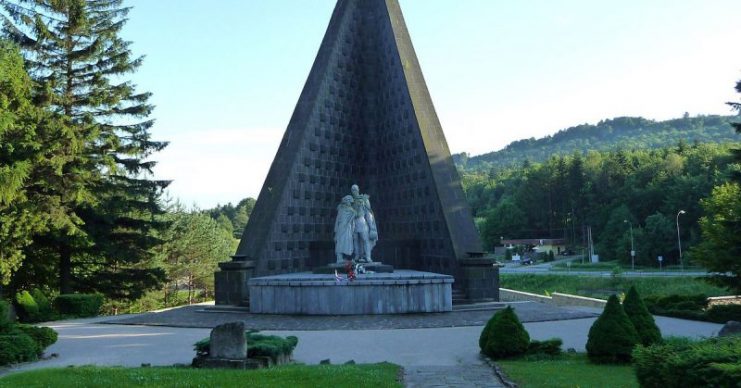 Czechoslovak Army Memorial near the Dukla Pass. Photo: Ondřej Žváček – CC BY 2.5