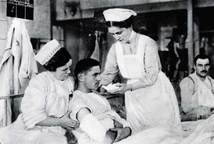 German Red Cross nurses during WWI in 1915.