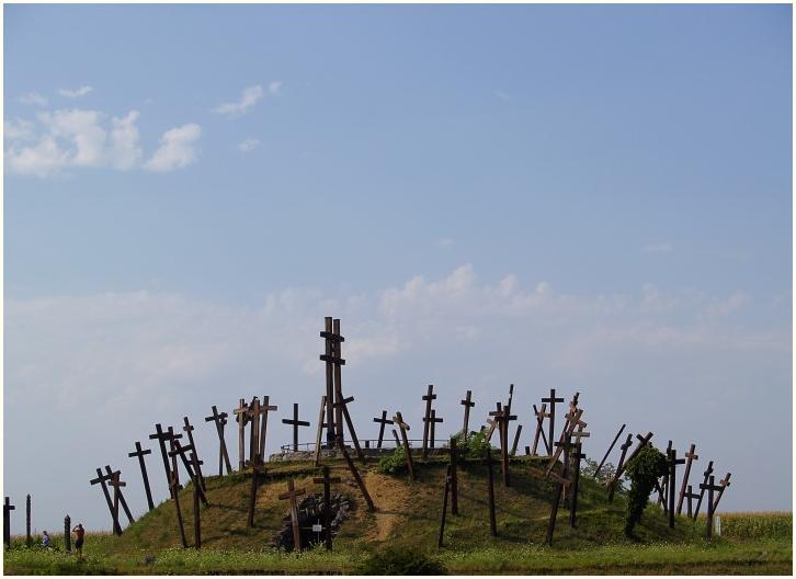 Burial site at Mohi. By Sebastian.mrozek – CC BY-SA 3.0