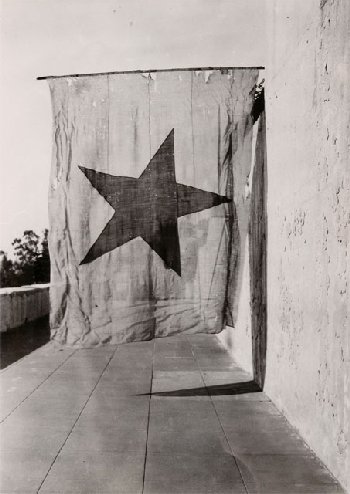 Last known California Lone Star flag, now held at The Gene Autry Western Museum in Los Angeles.