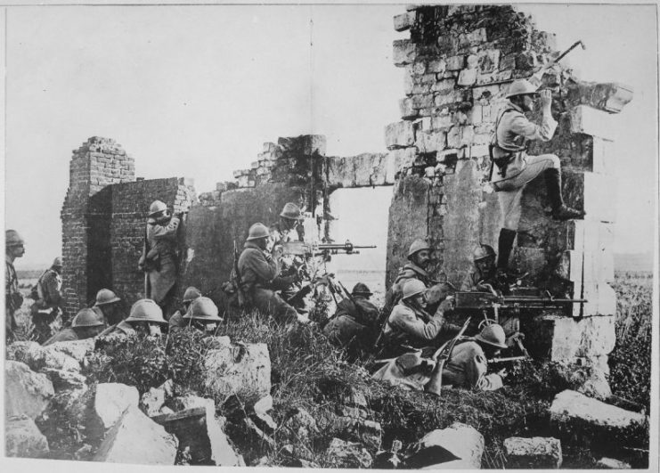 French machine gunners defend a ruined cathedral