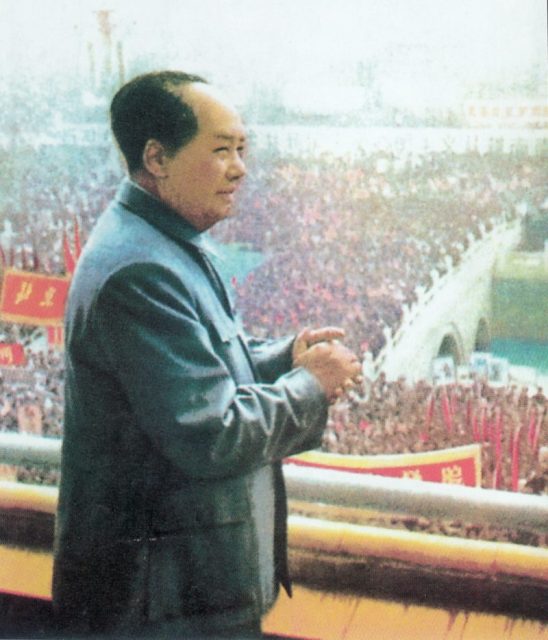 Mao Zedong in front of crowd.