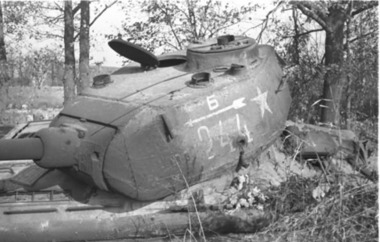 Disabled T-34.