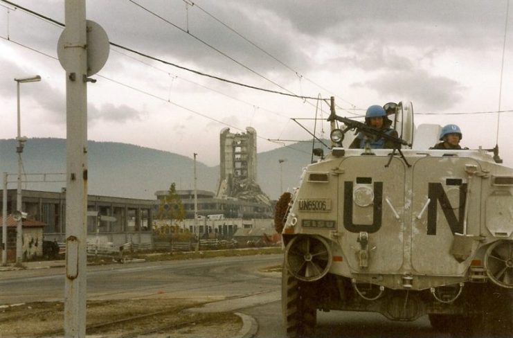 Norwegian UN troops on their way up Sniper Alley in Sarajevo, November 1995. Paalso – CC BY-SA 3.0