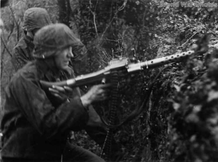 German Troops with MG 34 – Eastern Front 1944