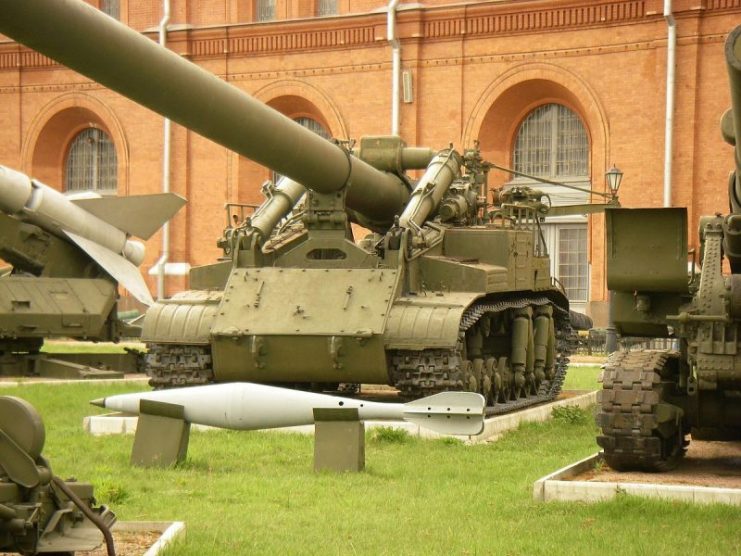 420-mm self-propelled mortar 2B1 “Oka” and its shell in Saint-Petersburg Artillery museum
