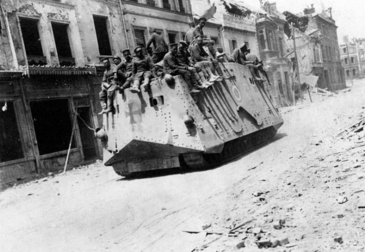 A7V tank at Roye, Somme on 21 March 1918.Photo Bundesarchiv, Bild 183-P1013-316 : CC-BY-SA 3.0