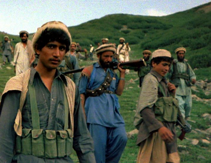 Afghan Mujahideen crossing from Saohol Sar pass in Durand border region of Pakistan, August 1985.Photo Erwin Franzen CC BY-SA 1.0