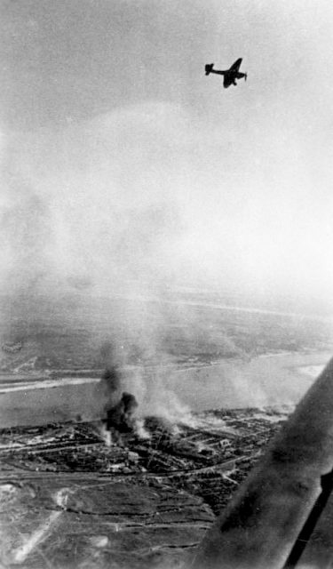 Junkers Ju 87 Stuka dive bombers above the burning city. By Bundesarchiv – CC BY-SA 3.0 de