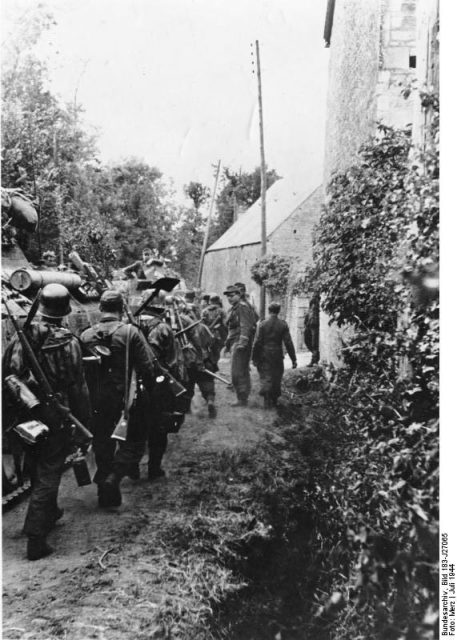 The Battle of Normandy Grenadiers. By Bundesarchiv – CC BY-SA 3.0 de