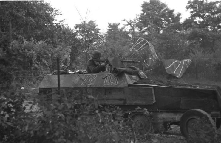 German SdKfz 250 of the 9th SS at Oosterbeek. British supply parachute in the background. – Bundesarchiv, Bild 101II-M2KBK-771-29 Höppner CC-BY-SA 3.0