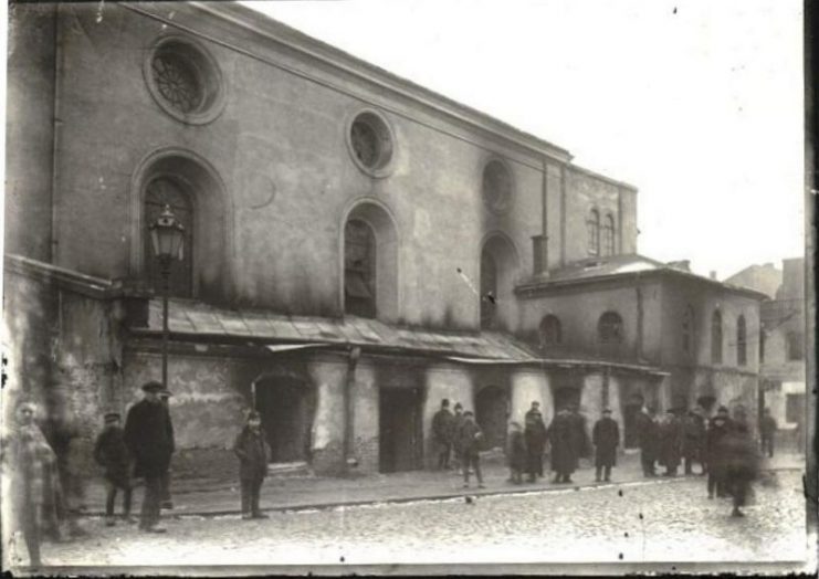 Lwow, Great Suburb Synagogue after pogrom in 1918.