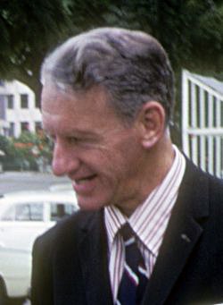 Smith in 1975 as Prime Minister Wearing his RAF tie – Colin Weyer CC BY-SA 3.0