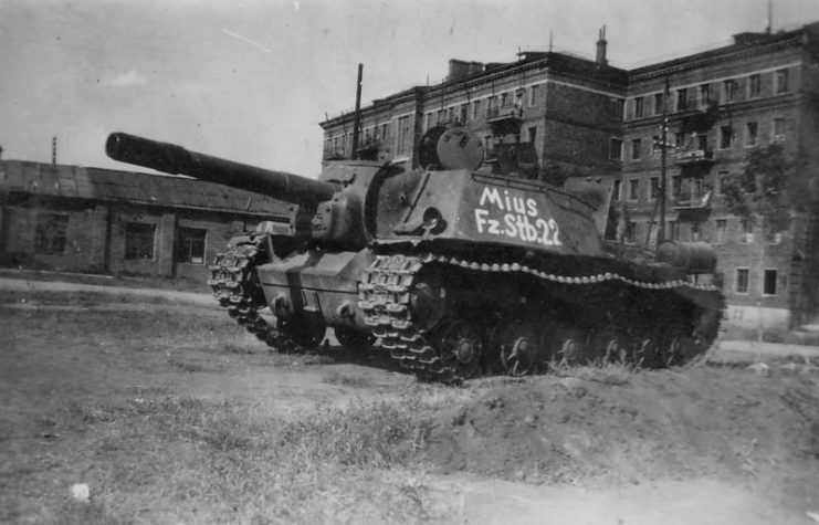 SU-152 on the KV Chassis in 1943.