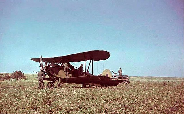 A damaged and abandoned Po-2 forced to land in Ukraine, and subsequently captured by German troops, 1941. By Bundesarchiv, Bild 169-0112 / CC-BY-SA 3.0