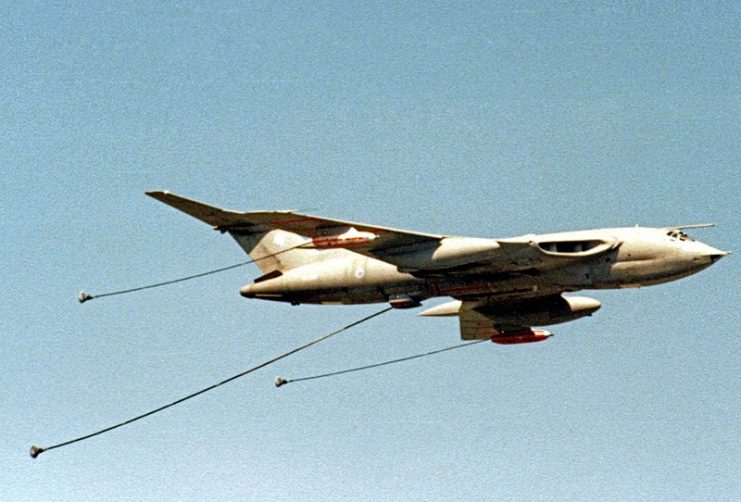 Victor K.2 of No. 55 Squadron RAF in 1985, with refueling drogues deployed. By RuthAS CC BY 3.0
