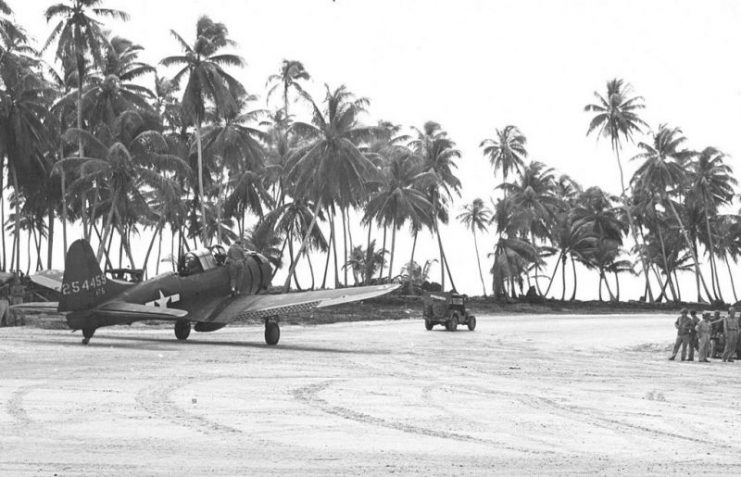 A USAAF Douglas A-24B-5-DT (S N 42-54459) Banshee of the 531st Fighter Squadron taxis on 13 December 1943. This was the first A-24B to arrive on Makin in the Gilbert Island Chain.