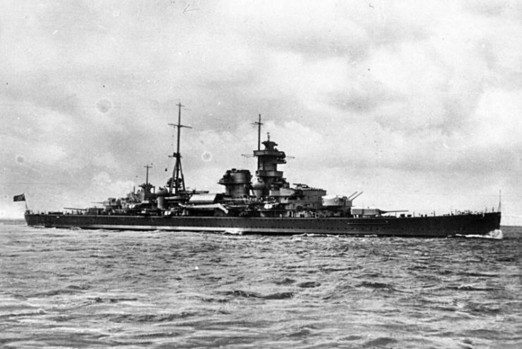 Admiral Hipper in 1939.Photo Bundesarchiv, DVM 10 Bild-23-63-24 : CC-BY-SA 3.0