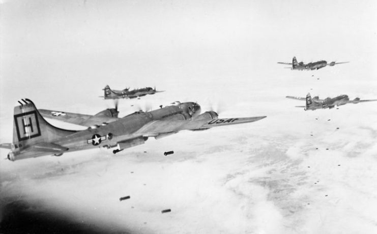 An American B-29 squadron bombarding North Korea (between July 1950 and 1953).
