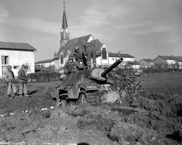 Captured Hetzer in Hallovile, France 1944. Notice the side penetration hole.