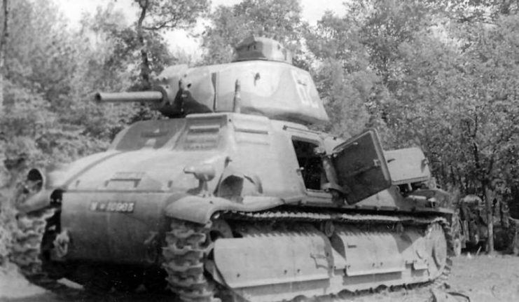 Cavalry tank Somua S-35 82
