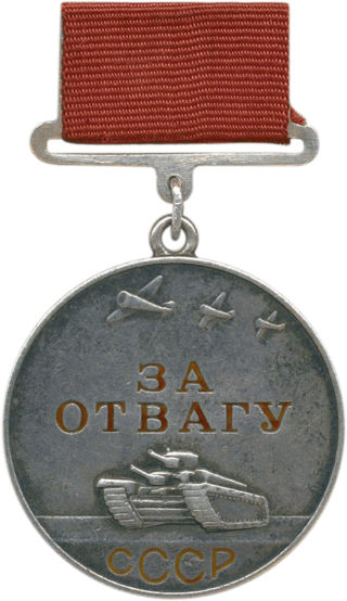 Early Soviet variant (1938–1943) Medal “For Courage” (Medal “For Valour”)