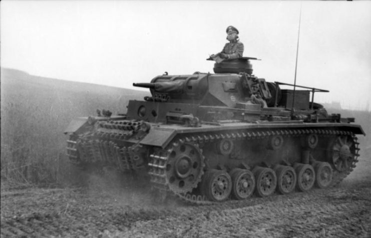 Panzer III in Yugoslavia with a striking loop antenna on the engine compartment.Photo Bundesarchiv, Bild 101I-185-0137-14A : Grimm, Arthur : CC-BY-SA 3.0