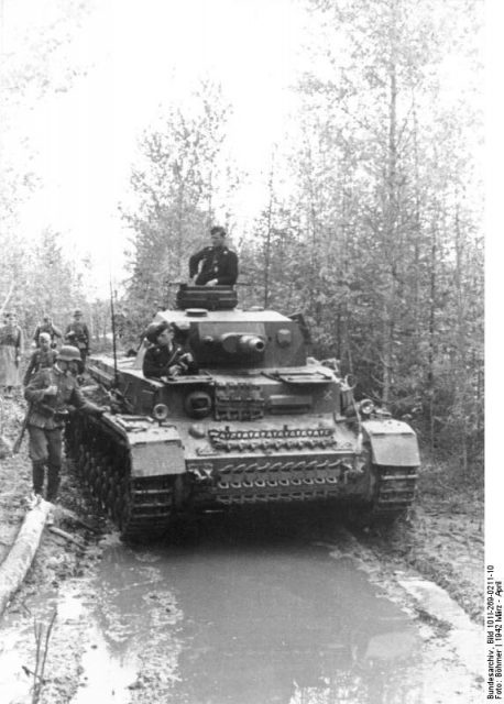 Russia, Panzer IV in the mud.Photo Bundesarchiv, Bild 101I-269-0211-10 Böhmer CC-BY-SA 3.0