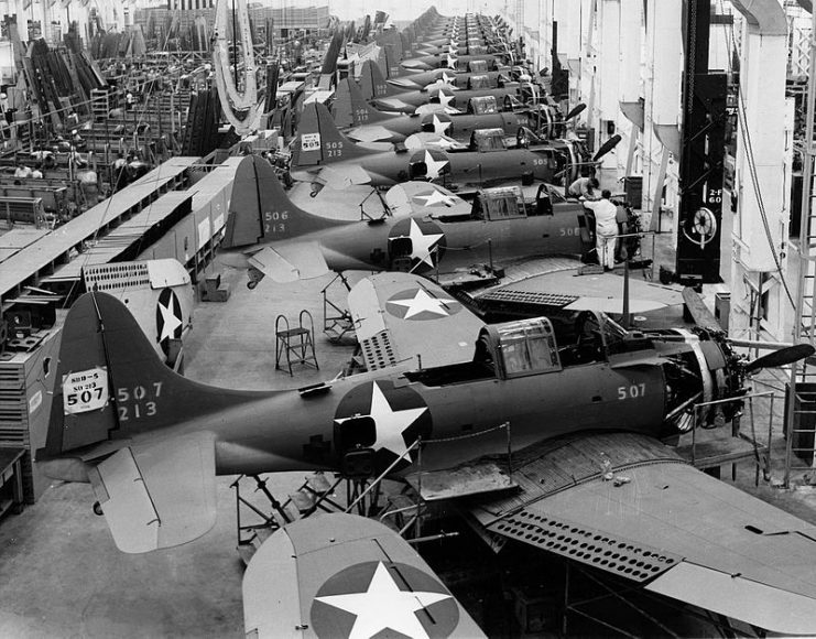 SBD-5s pictured on the assembly line at Douglas Aircraft Company’s El Segundo Plant, California (USA), 1943.