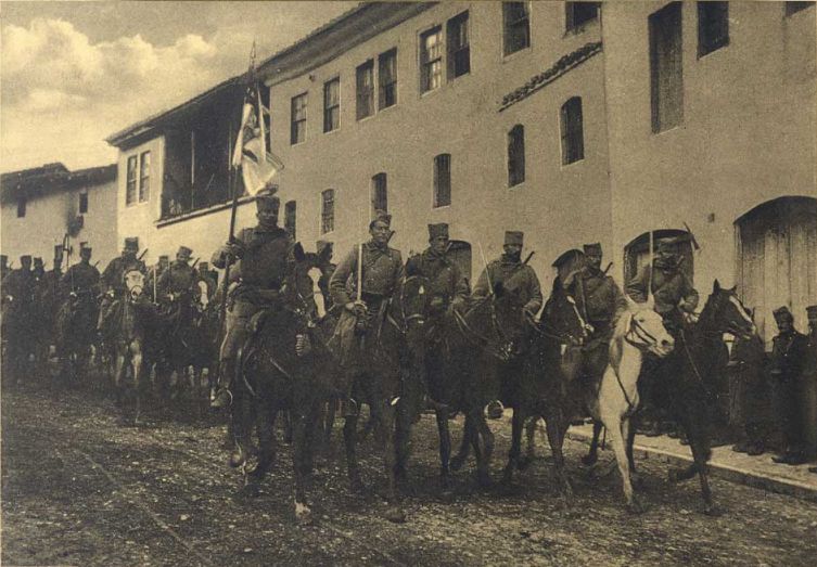 Serbian cavalry entering Skopje.