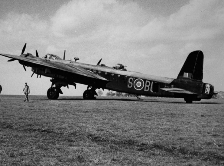 Stirling Mk I W7577 code BU-S of No. 214 Squadron RAF