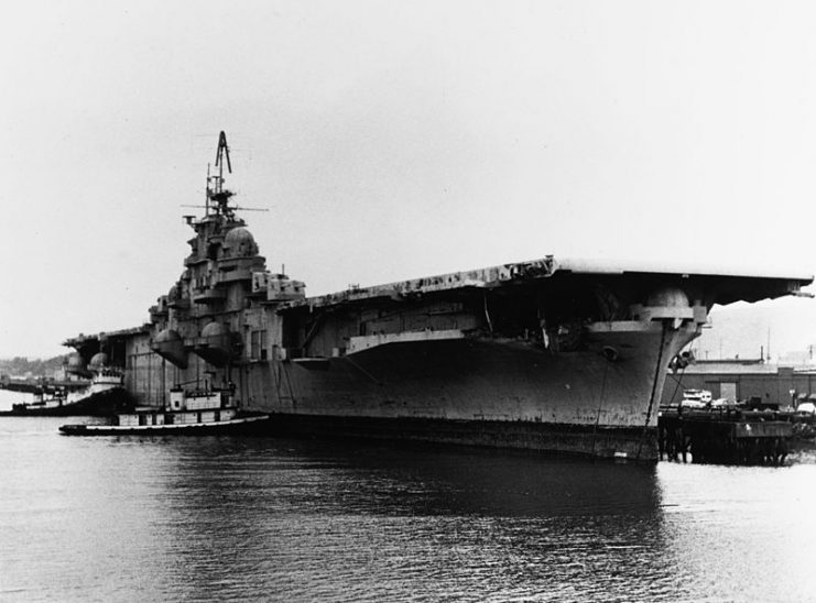 The U.S. Navy aircraft carrier USS Bunker Hill (CV-17) arrives at Tacoma, Washington (USA), to be scrapped, April 1973.